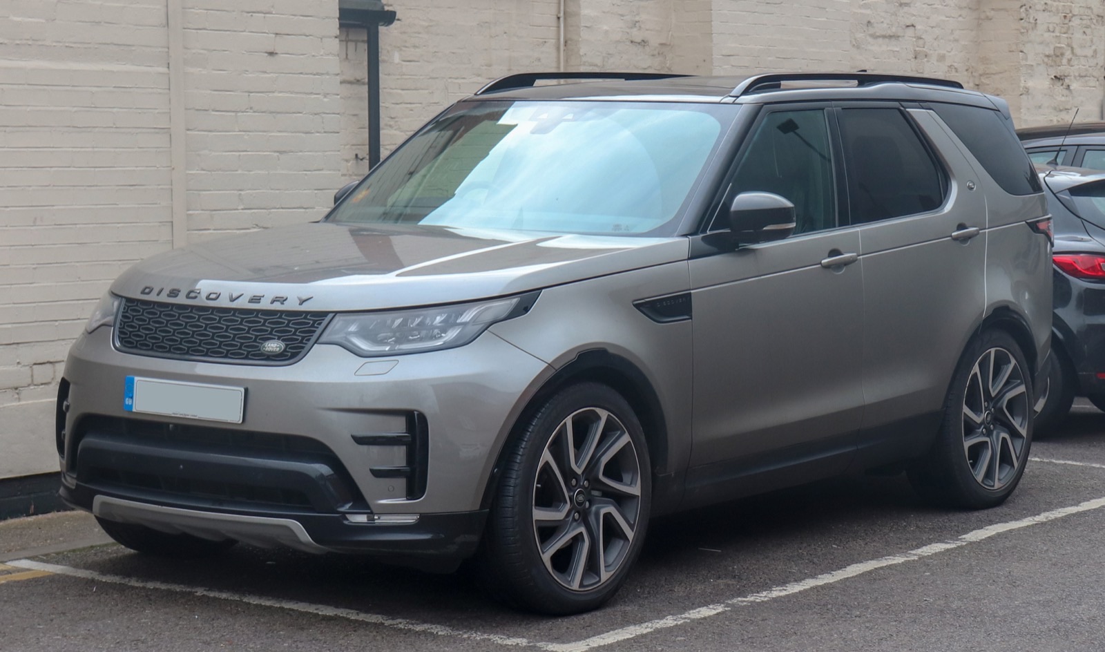 Land Rover Discovery press photo