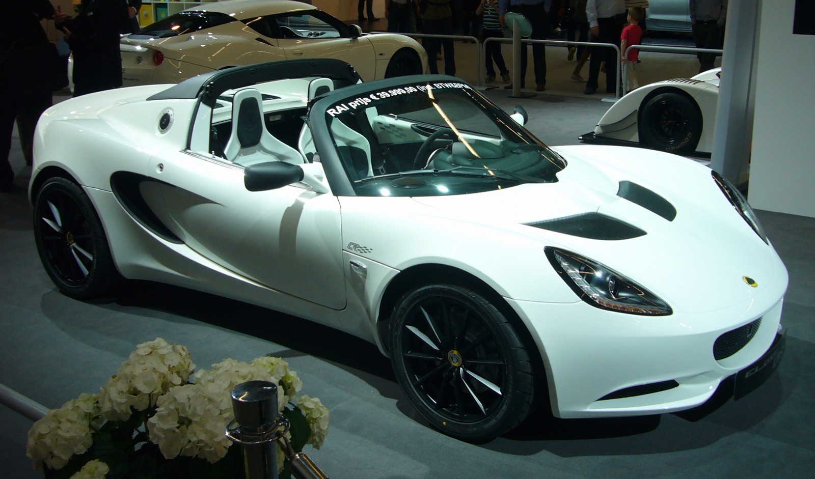 Lotus Elise press photo