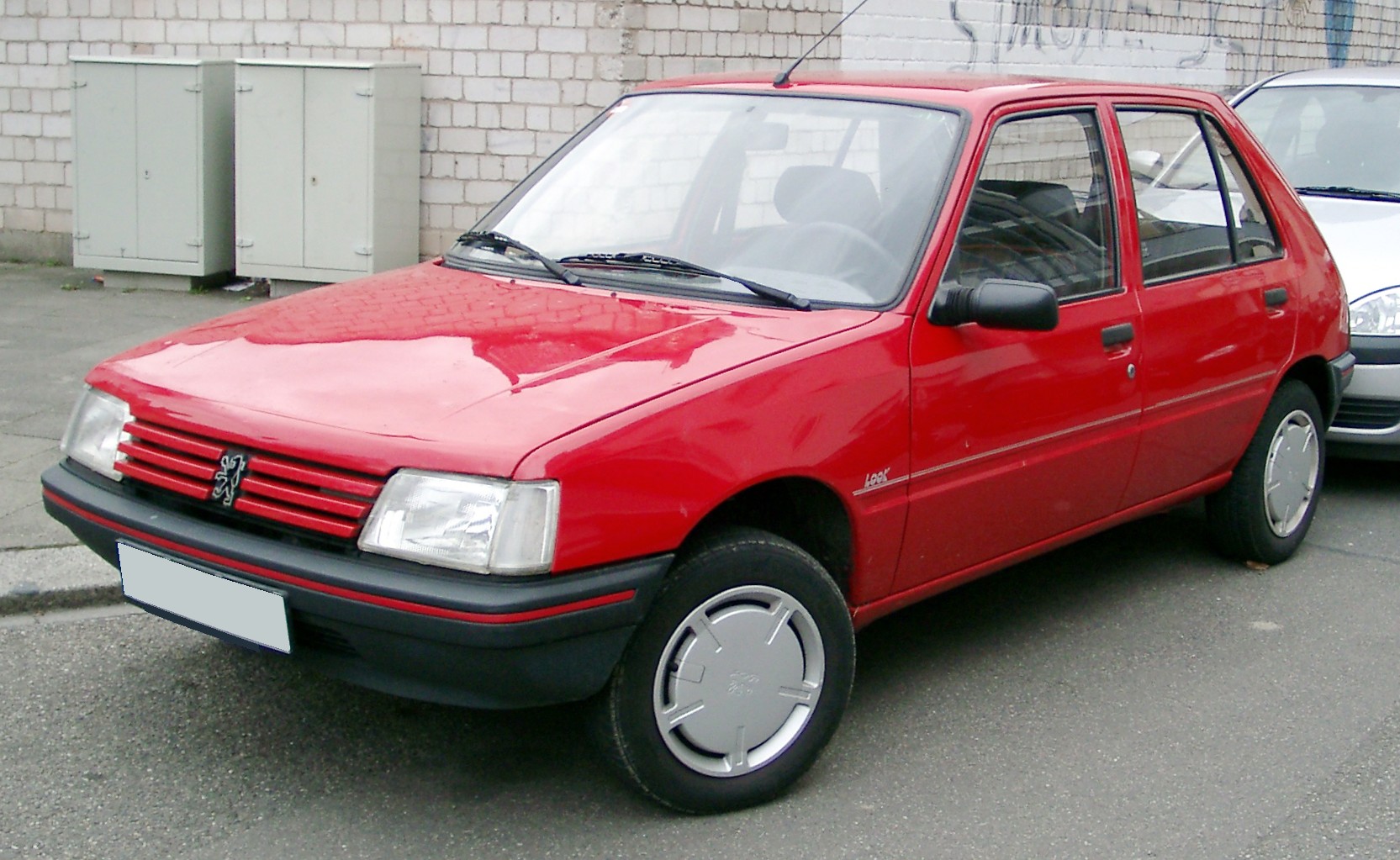 Peugeot 205 GTi press photo